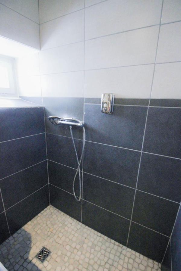 Appartement calme et spacieux, Cité et ville à pied, WIFI, 2 chambres, 3 lits Carcassonne Exterior foto